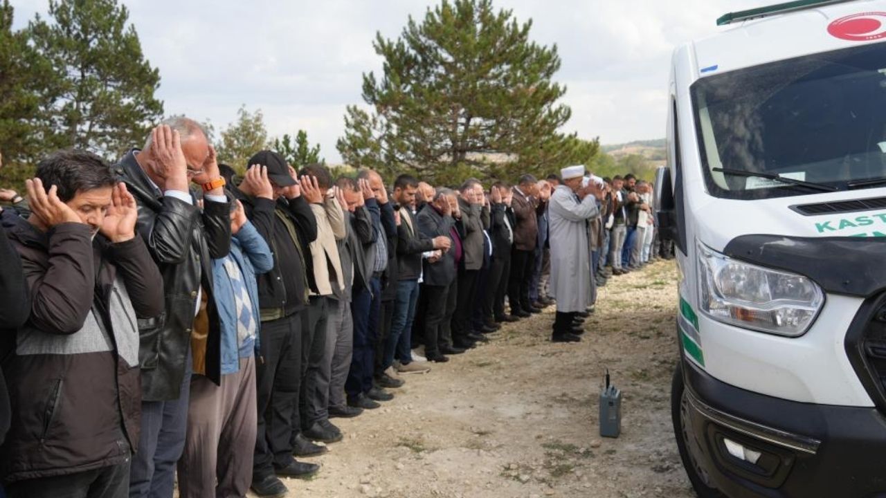 Taşköprü’de 4 Kişi Gözyaşlarıyla Yan Yana Toprağa Verildi (4)