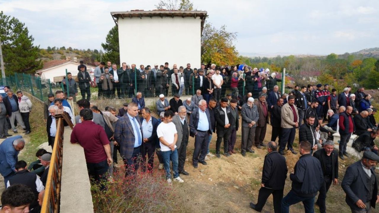 Taşköprü’de 4 Kişi Gözyaşlarıyla Yan Yana Toprağa Verildi (5)