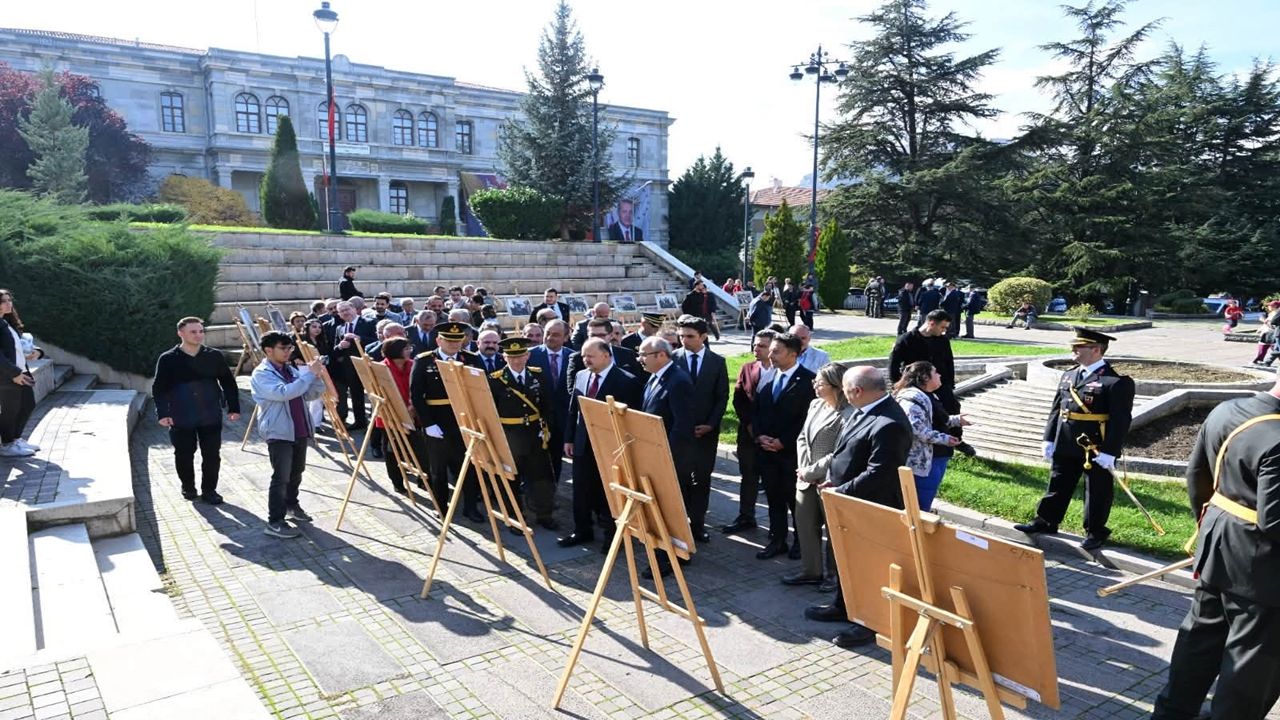 Tören (2)