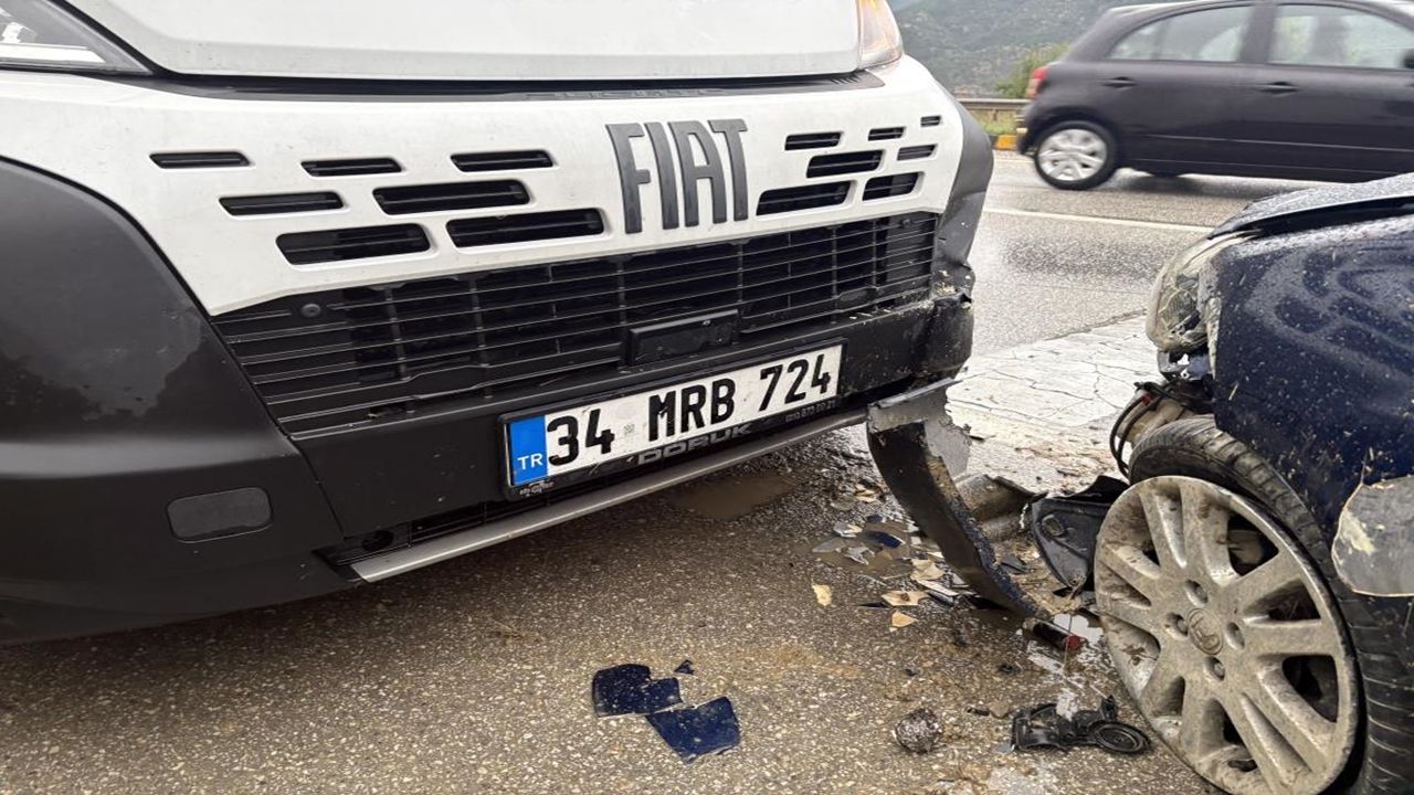 Tosya Kaza Iki Oto Çarpıştı (4)