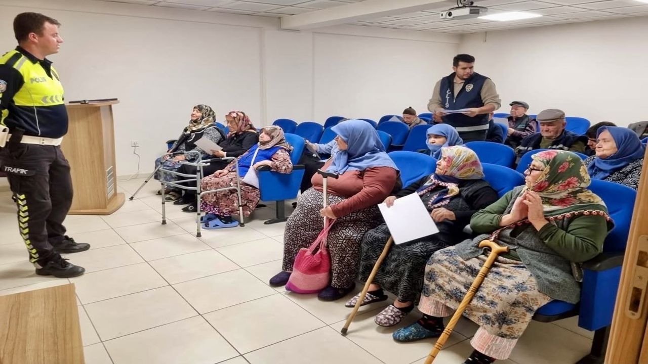 Tosya’da Huzurevi sakinlerine güvenlik ve dolandırıcılık eğitimi
