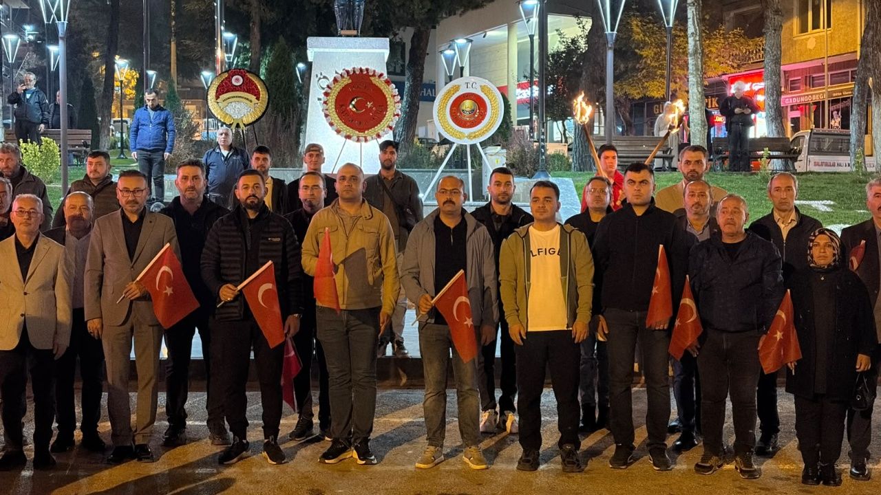 Tosya’da Cumhuriyet Coşkusu! Fener Alayına Yoğun Katılım 4